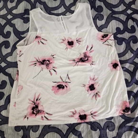 👠Plus Size Blouse👠 - Picture 3 of 3